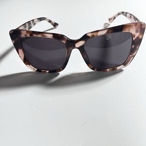 DIFF Lizzy Eyewear Oversized Sunglasses Cream Tortoiseshell Frame Case & Cloth